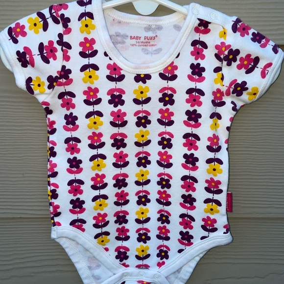 ** 2 for $20**  Three piece set Baby Plus onesies bundle. Size
3-6 month - Picture 7 of 16
